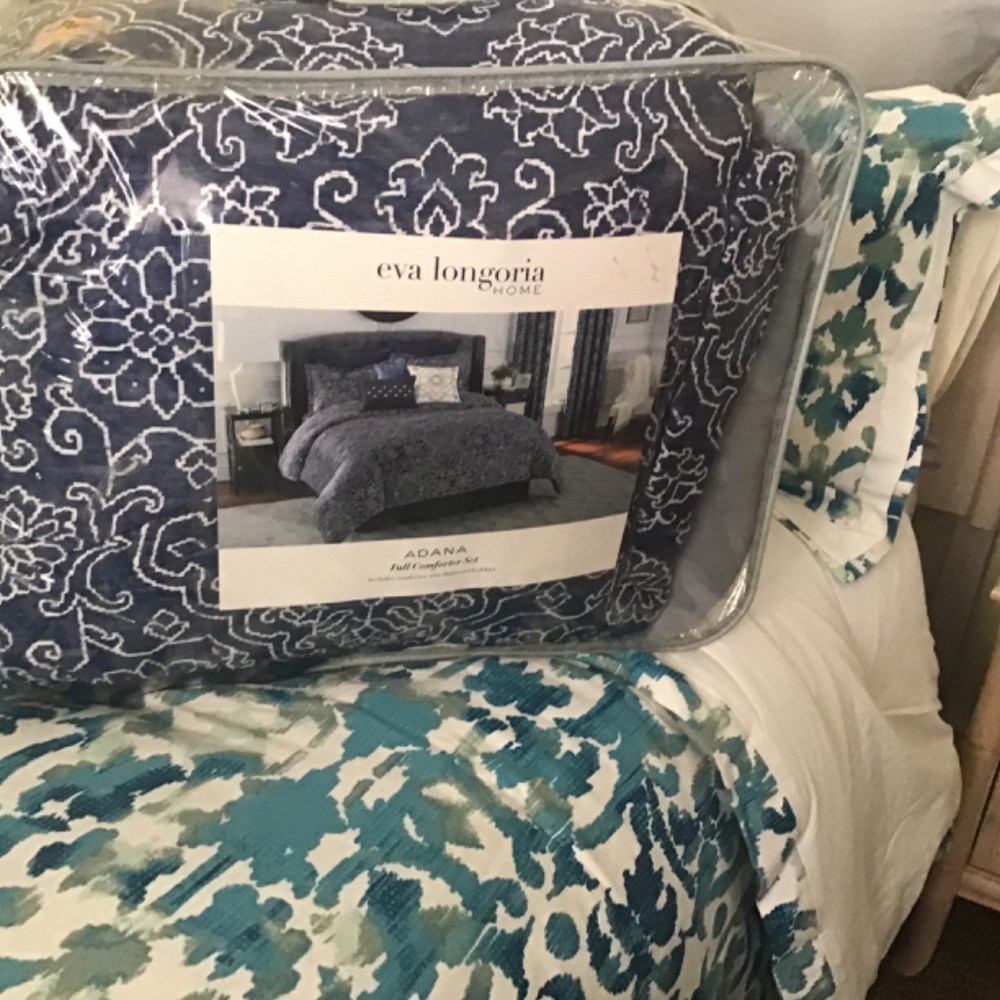 Designer Comforter Set - Picture 3 of 3